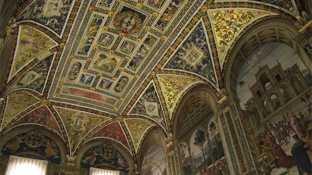 Stunning art by Michaelangelo and renaissance artitecture
