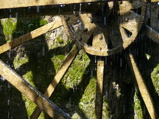 Life driven by the water-wheel 